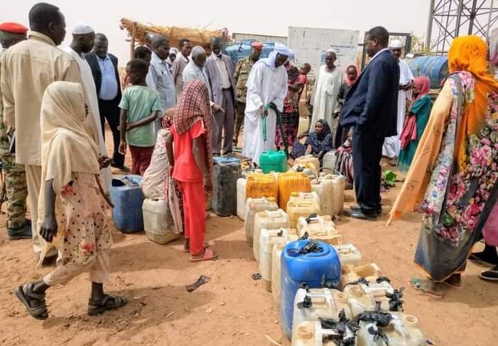 امين حكومة شمال دارفور يتفقد محطات مياه معسكر زمزم للنازحين