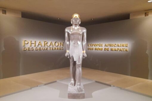 افتتاح معرض الملك تهارقا بمتحف اللوفر في باريس