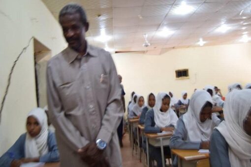 مدير عام التعليم بالخرطوم يتفقد الامتحانات الصفية بمحلية بحري