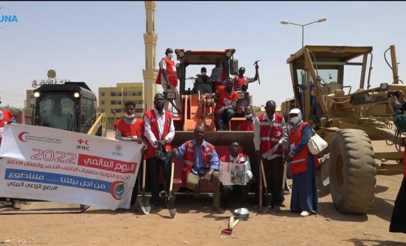 الهلال الأحمر يطلق حملة لإصحاح البيئة والتشجير بولاية الخرطوم