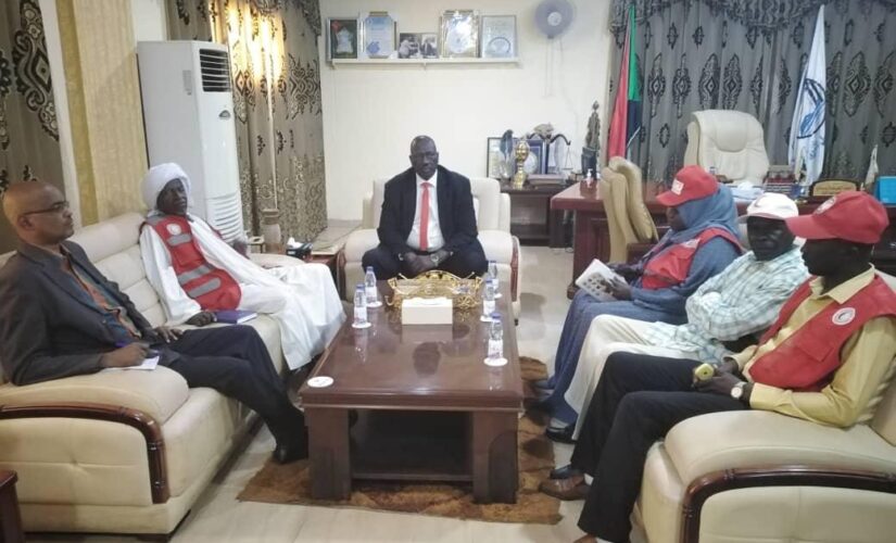 حاكم النيل الأزرق يستقبل وفد اللجنة التسييرية لجمعية الهلال الأحمر