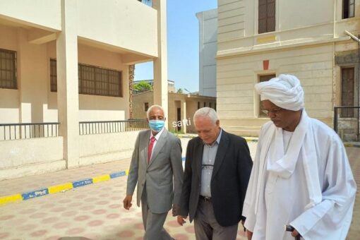 سفير السودان بالقاهرة يقرع جرس إمتحانات الشهادة الثانوية بمركزى القاهرة