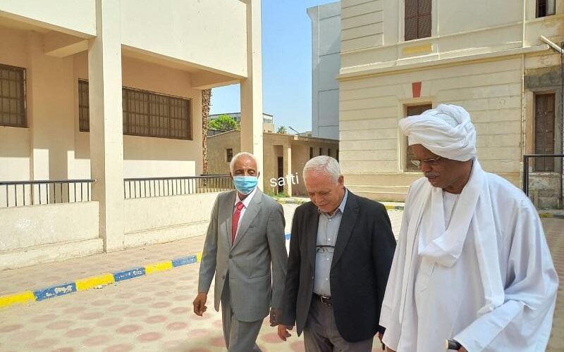 سفير السودان بالقاهرة يقرع جرس إمتحانات الشهادة الثانوية بمركزى القاهرة